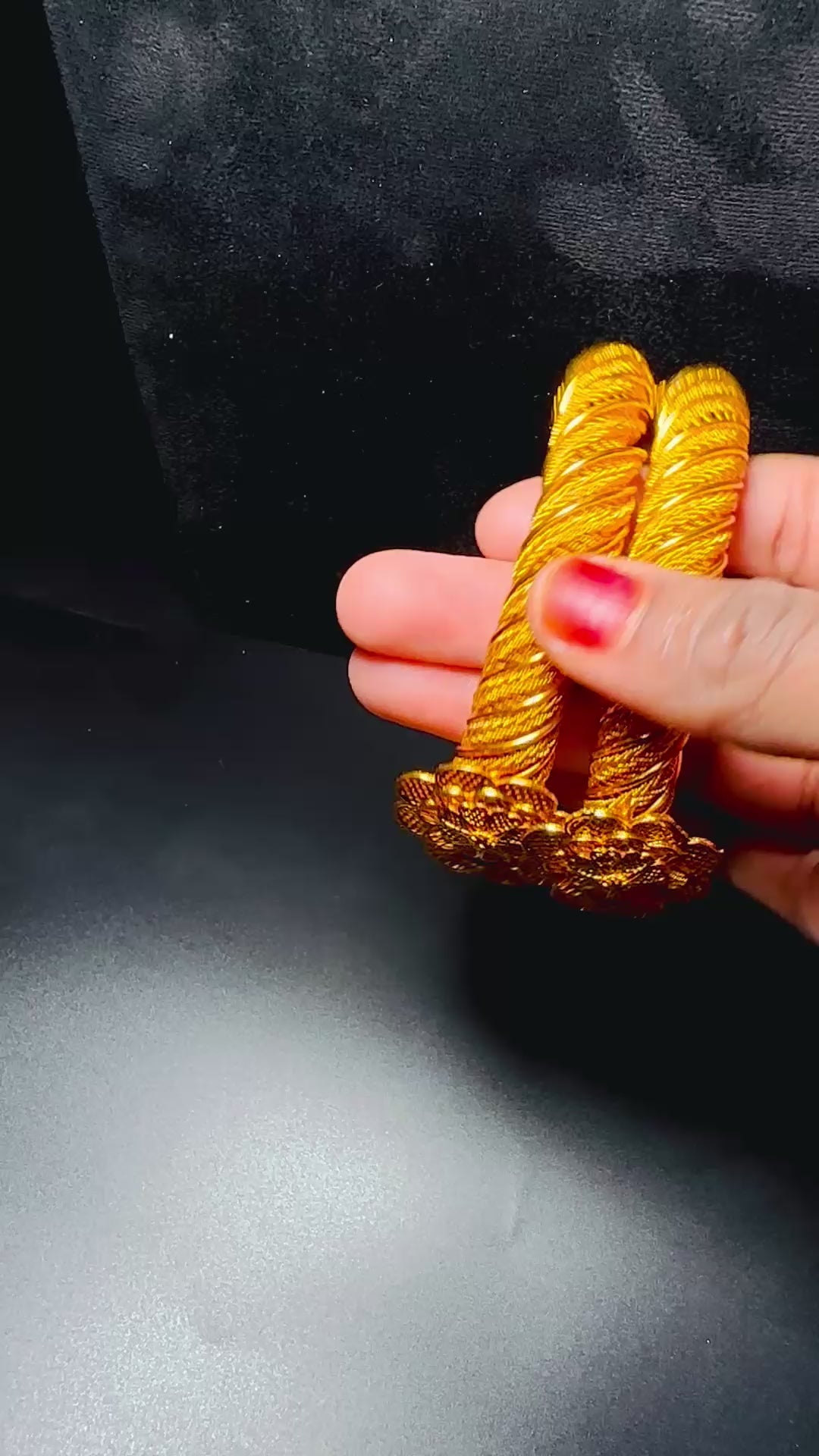 Lot de bracelets or rouge